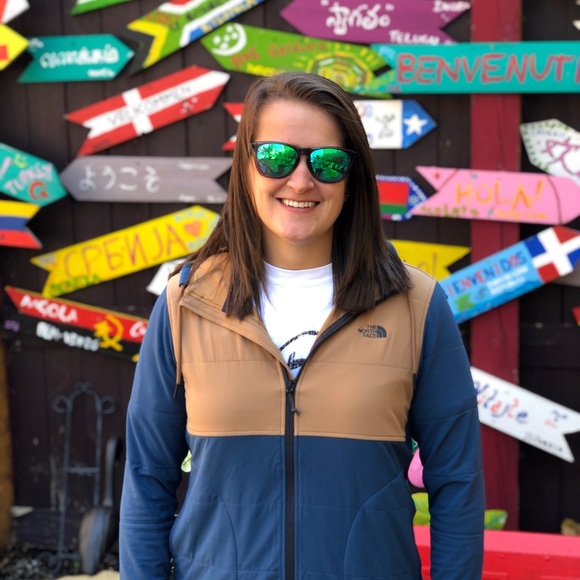 Meet your Posher, Lindsay - Picture 2 of 2